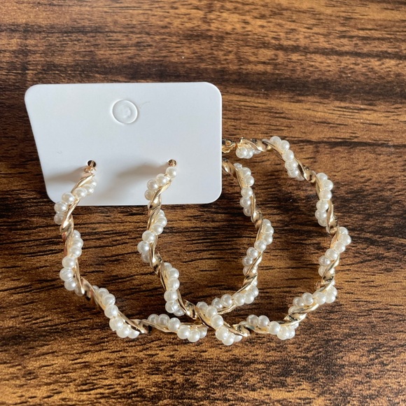 Faux pearl and gold braided hoop earrings - Picture 1 of 3